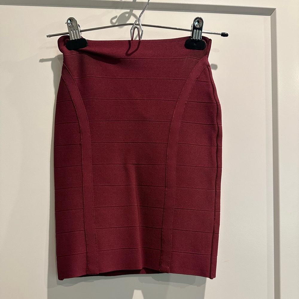 Guess Burgundy pencil skirt. XS. Like new